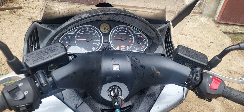 Motocykl Skuter Honda SW-T 400