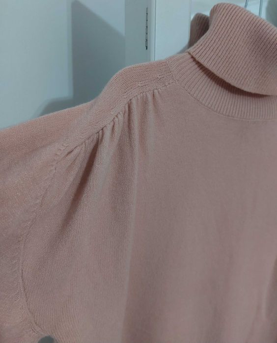 Vestido de malha de gola alta