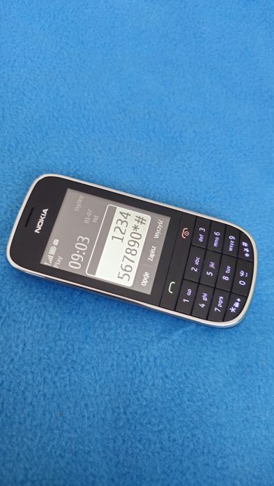 Telefon Nokia 203. Ładna.