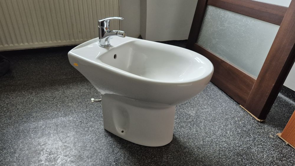 Bidet Roca jak nowy z baterią + syfon, wężyki Transport