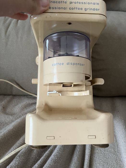 Máquina de café em grão Ariete