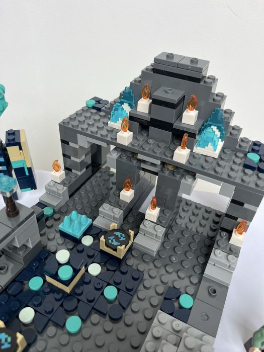 Конструктор 68006 Minecraft "Битва у темній глибині" 582 деталі