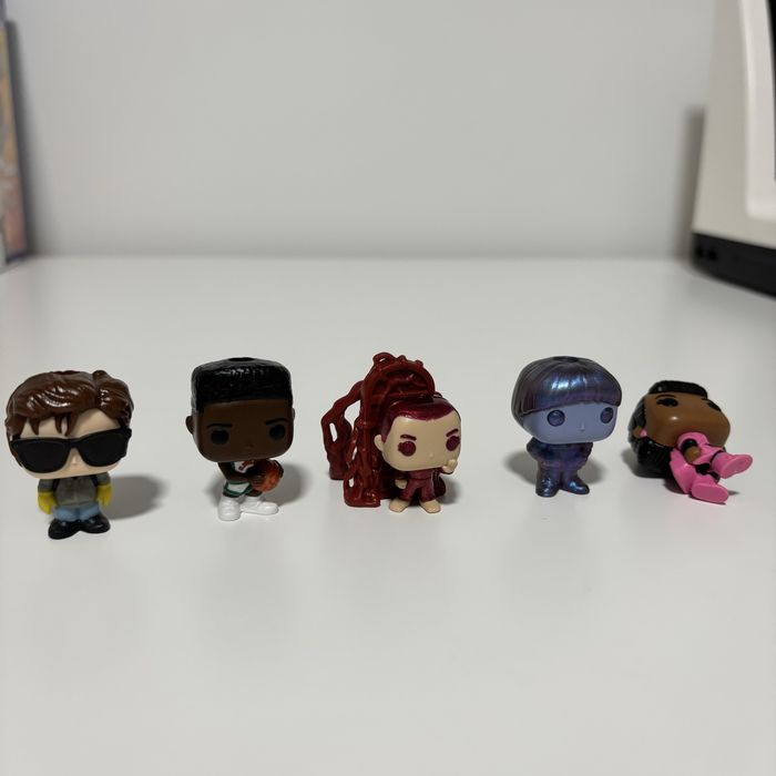 Figurki stranger things kinder joy