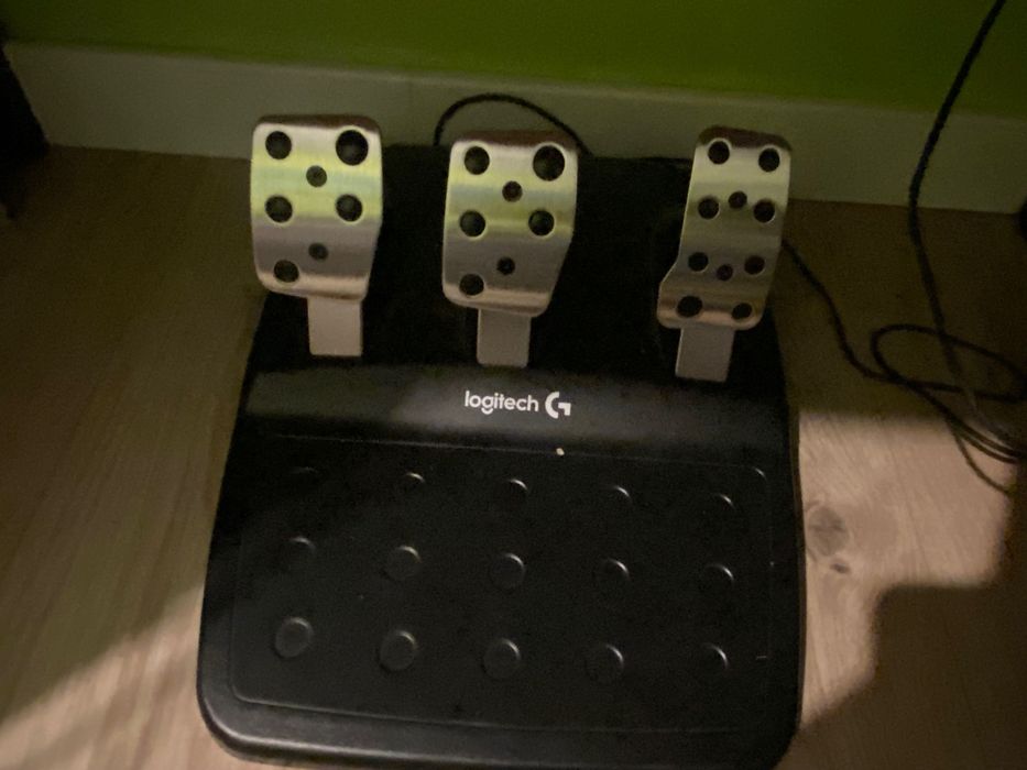 Sprzedam kierownicę logitech g20 + shifter jak nowa !