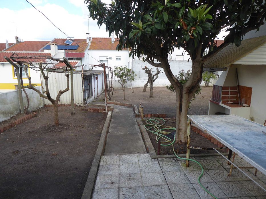 Moradia no centro de Vendas Novas, pronta a habitar
