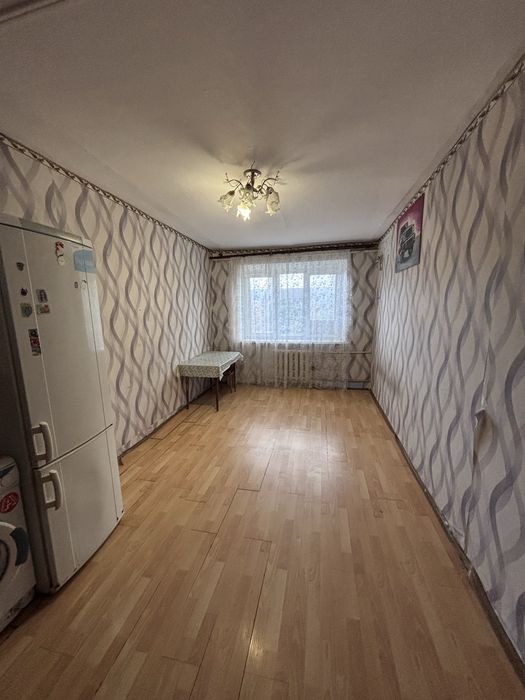 Продам кімнату 18м в гуртожитку біля Сільпо!
