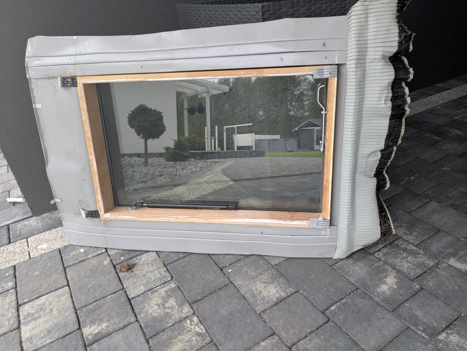 Wyłaz dachowy Fakro, stan dobry, nowa cena