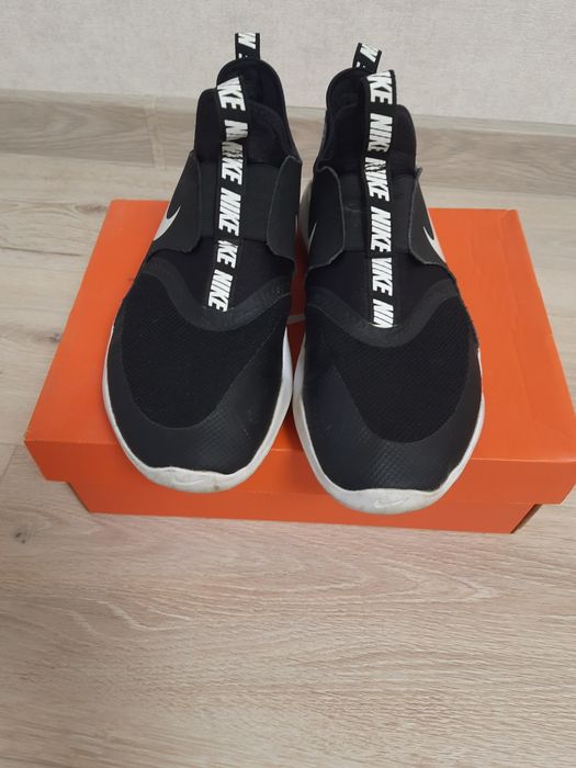 Продам летние кроссовки Nike