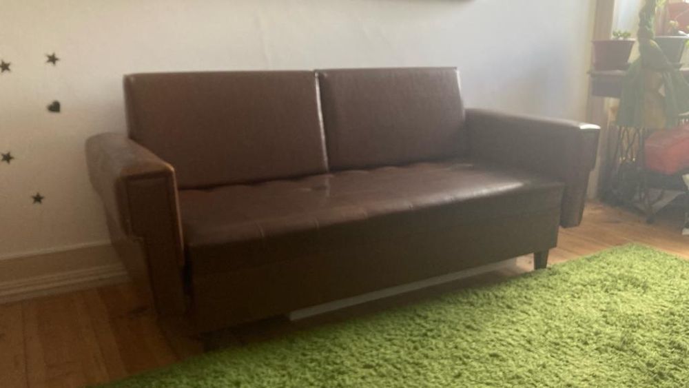 Sofá cama antigo 2 lugares em pele