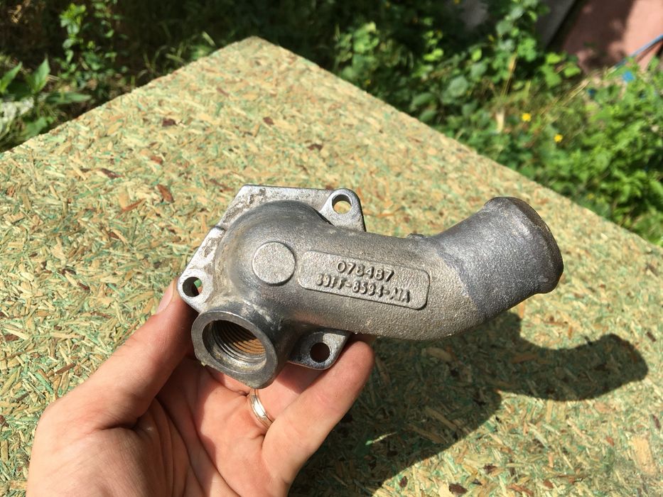 Корпус термостата Форд Ескорт Мондео Фієста 1.8 дизель 89FF8594A1A