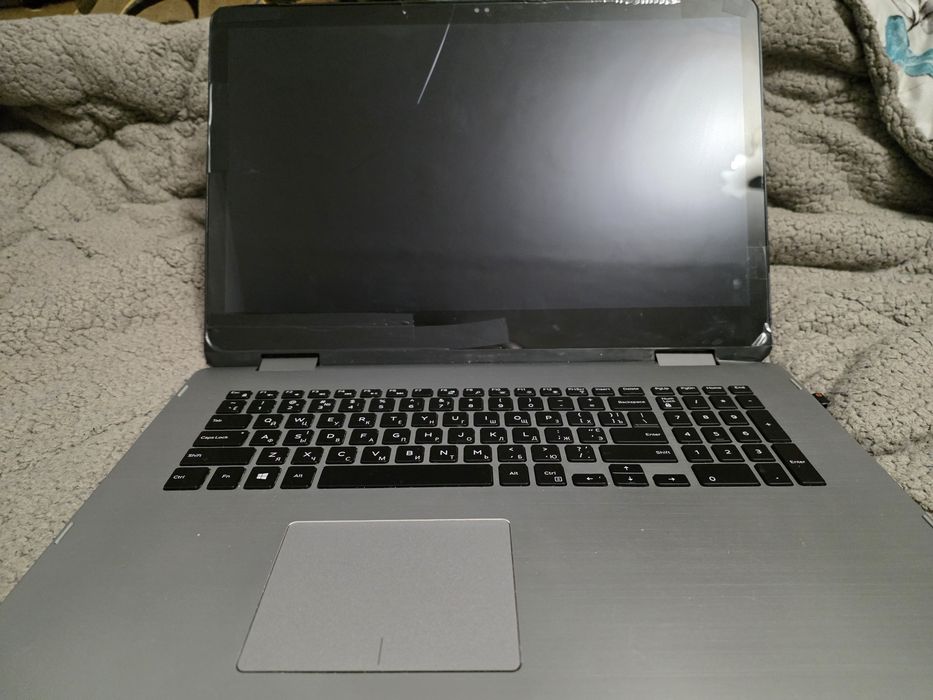 Dell Ispirion 17 7779