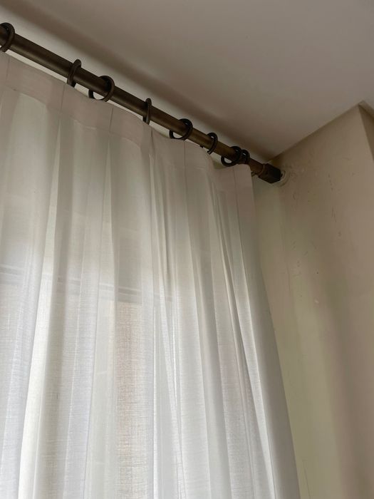 Cortinas e varão de excelente qualidade