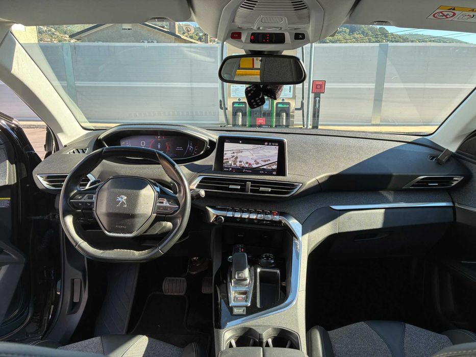 Peugeot 3008 1.5 BlueHDi Allure EAT8 (caixa automatica)