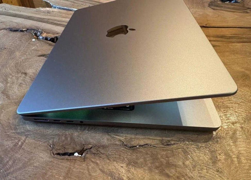 MacBook Pro 14 M1 Max/64 GB/2 TB SSD/32c