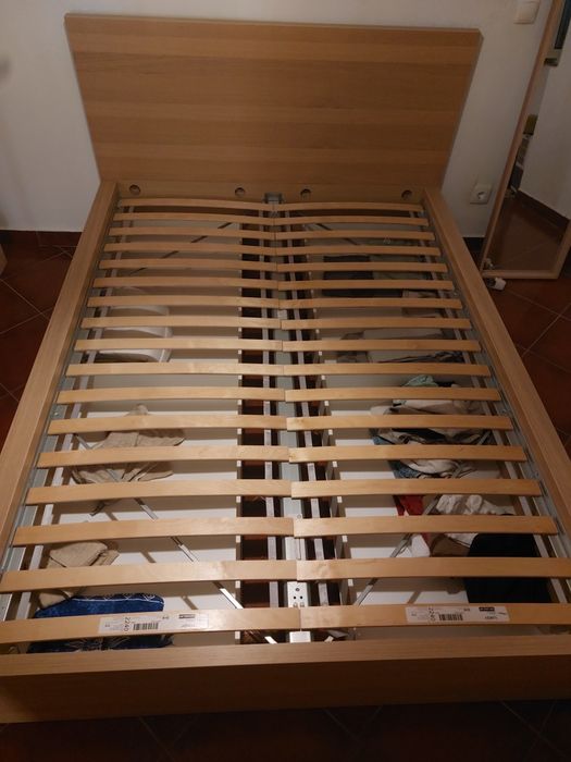 Cama de casal efeito carvalho