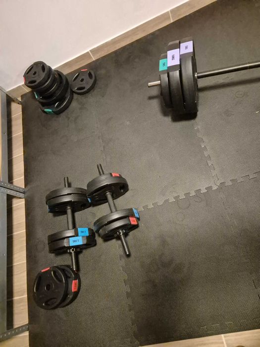 Mini siłownia domowa na wolne ciężary 90kg sztanga, hantle, podloga