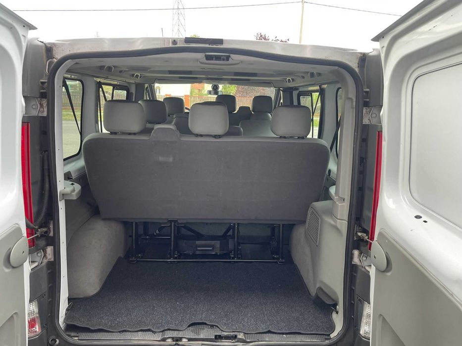 Wynajem Busa Opel Vivaro 9 osób B+Gaz