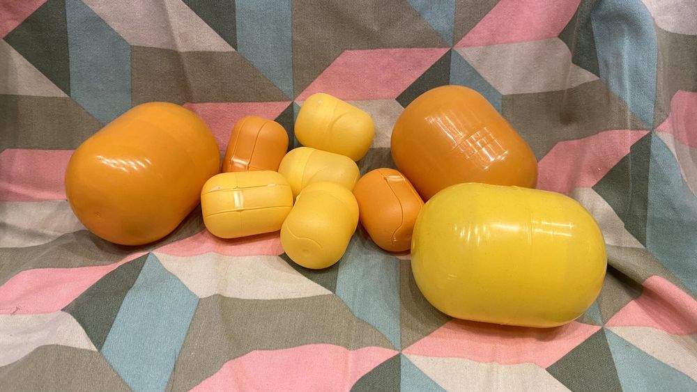 `zabawki z Kinder Niespodzianki Marvel Pingwiny i inne