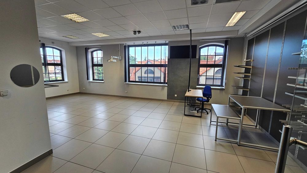 Lokal 53m2 Centrum miasta własny parking. Lokal na handel lub usługi.