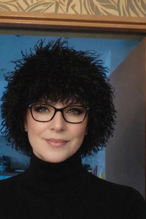 Ekstrawagancka czapka a'la lama