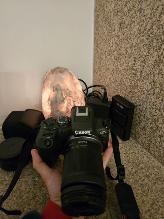 Kit Canon EOS R10 Impecável + Lente 18-150mm + 50mm f/1.8 + Adaptador EF-EOS R + Extras