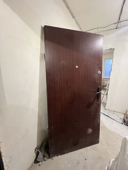 Двері вхідні б/у