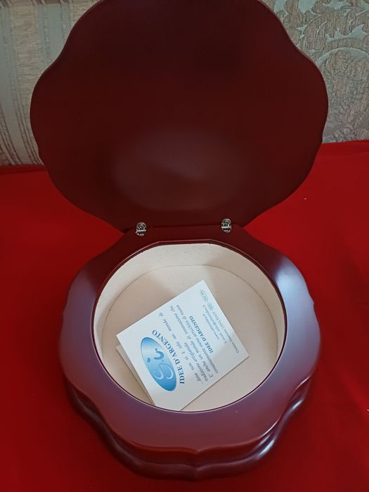 Скриньки для прикрас дерев'яні з посрібленим верхом