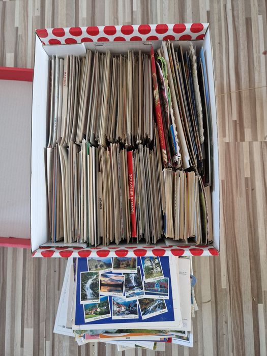 Karton pocztówek kolekcjonerskich Min 500