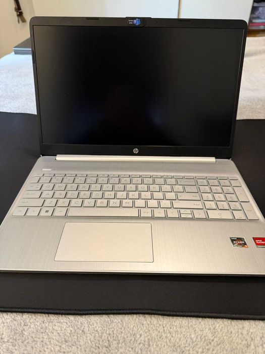 HP 15s Ryzen 5 5500U / 8 GB RAM / SSD 512 GB / Windows 11 Pro