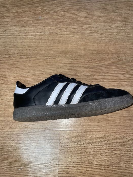 жіночі кросівки Adidas Samba чорного кольору