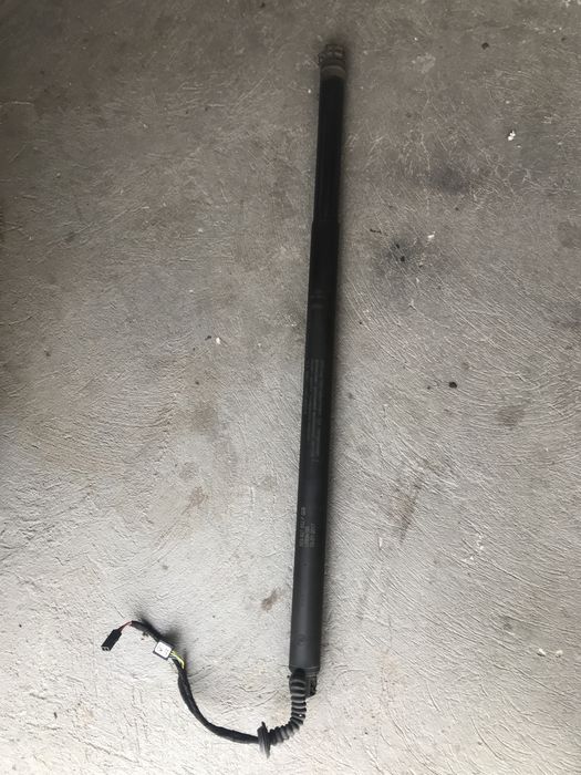 Елекропривід кришки багажника skoda oktavia A7