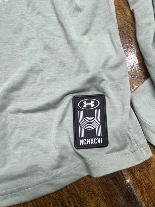 Продам мужскую кофту Under