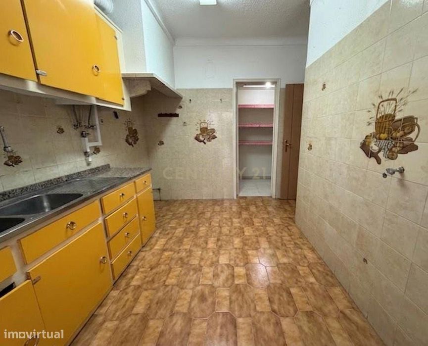 Apartamento T2+1 com Terraço e Anexo – Amadora (Próximo da Estação de