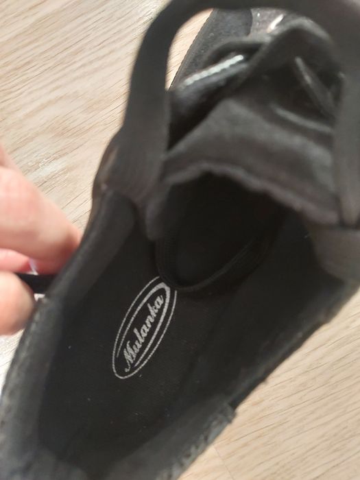 Czarne trampki nieużywane z perełkami damskie