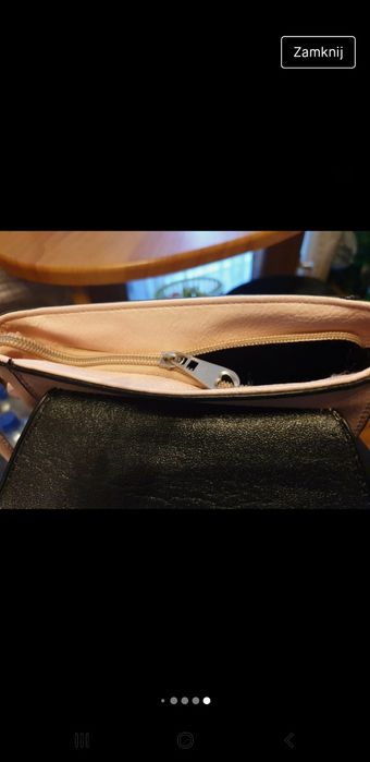 Mała torebka w kolorze pudrowego różu