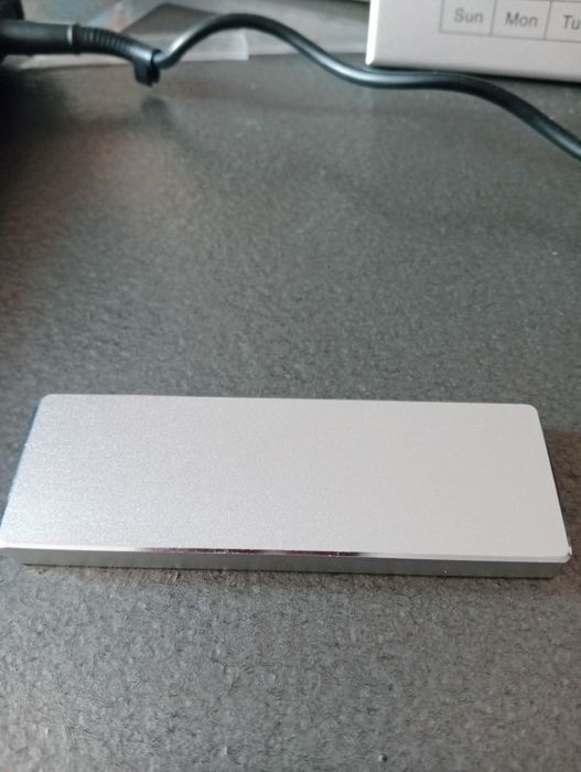 Новий портативний  ssd накопичувач на 8 ТБ