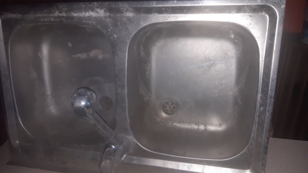 Zlewozmywak dwukomorowy wyciągana wylewka