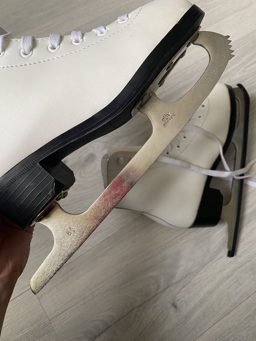 Продам ковзани фігурні