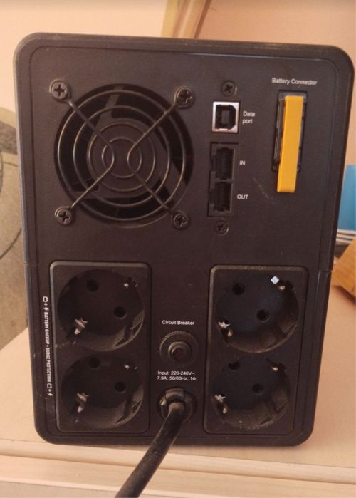 Бесперебойник APC 1600VA, 900W