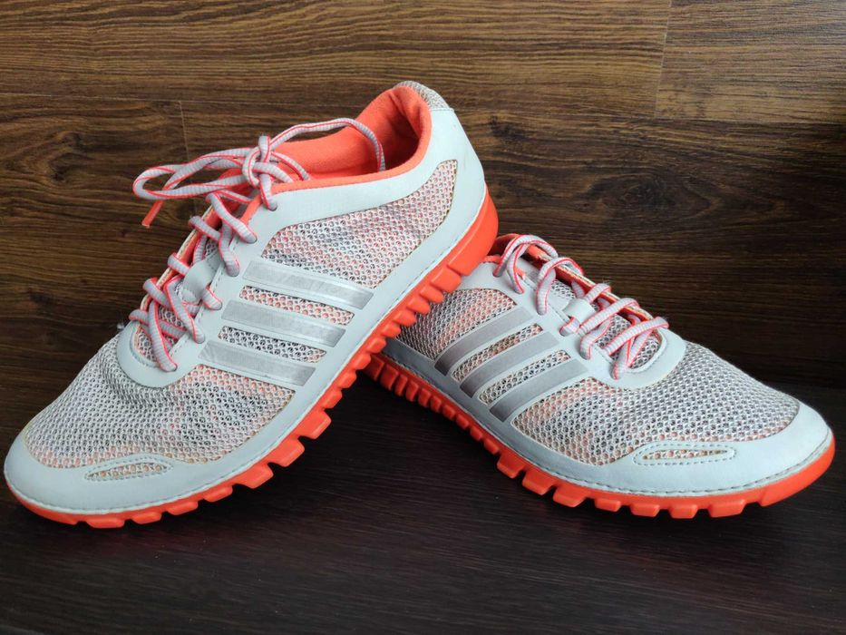 Adidas training  яркие кроссовки р .40,5 стелька 25,5 см. серые