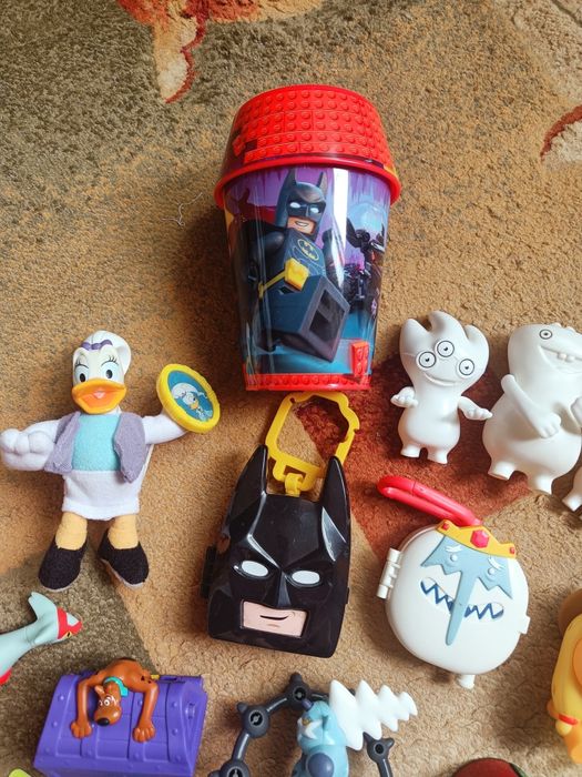 Игрушки Макдональдс разные Бэтмен