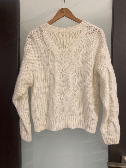 Світер з мохеру кольору айворі