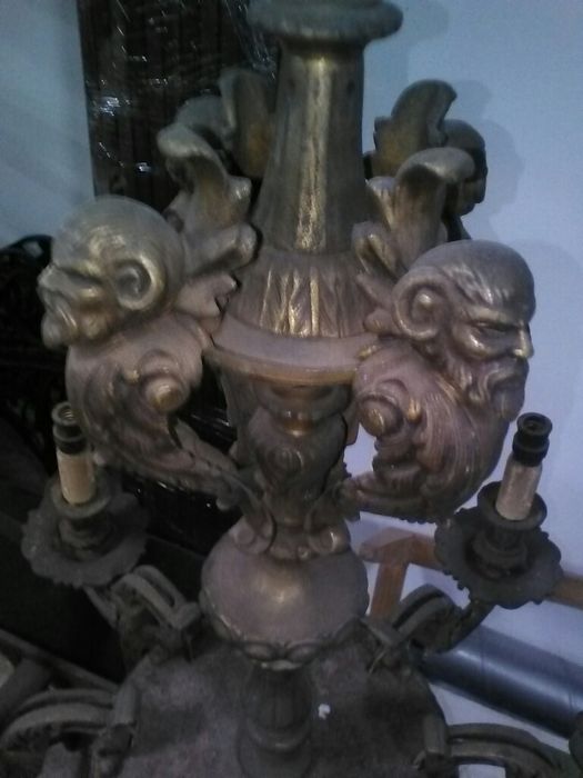 Lustre em bronze e latão