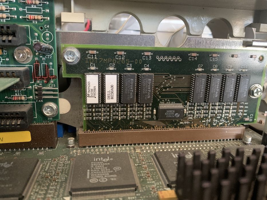 Раритетний Dell . Всс працює