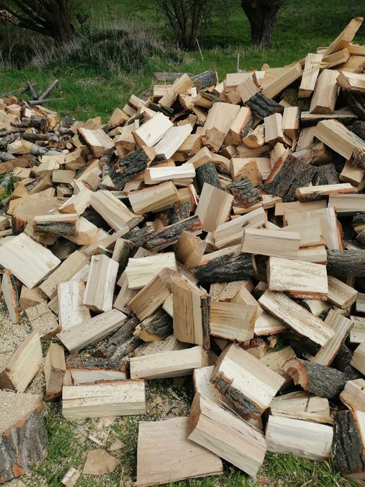 drewno drzewo opałowe żerdzie belki