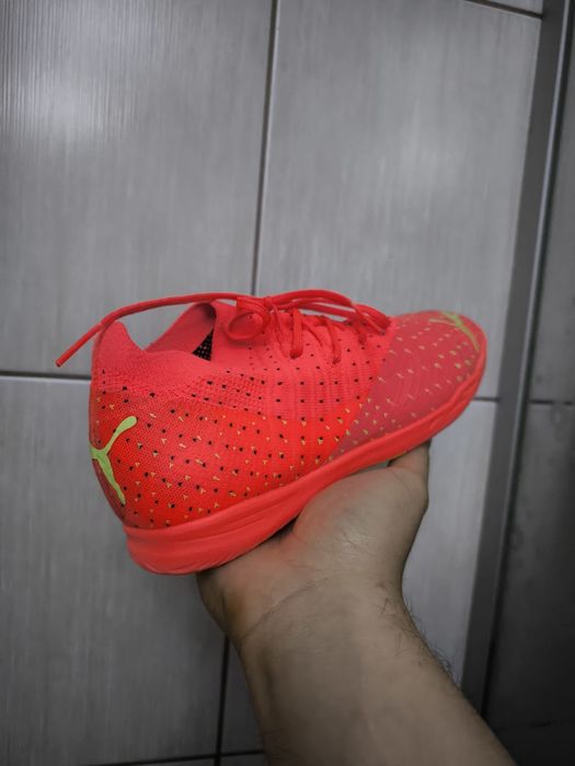 Buty Piłkarskie Halówki PUMA FUTURE Z IT  Rozmiar 36  Neon Coral  Stan BDB