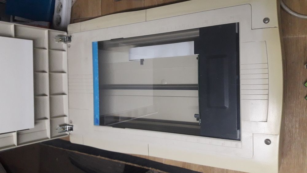 Сканер Mustek MFS-1200SP. Формат A4+