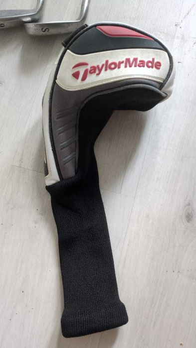 Saco de golfe Titleist com oferta de tacos, bolas, Tees e acessórios - OPORTUNIDADE!