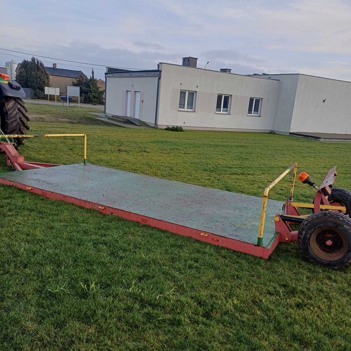 Przyczepa laweta niskopodwoziowa