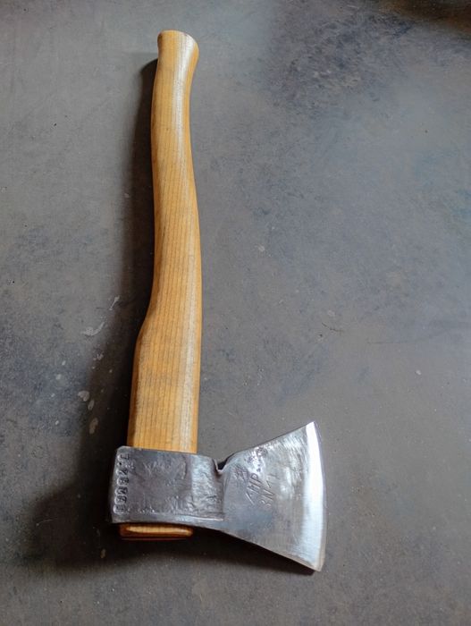 Ręcznie kuta siekiera ZMP 1,5kg / 60cm akacja